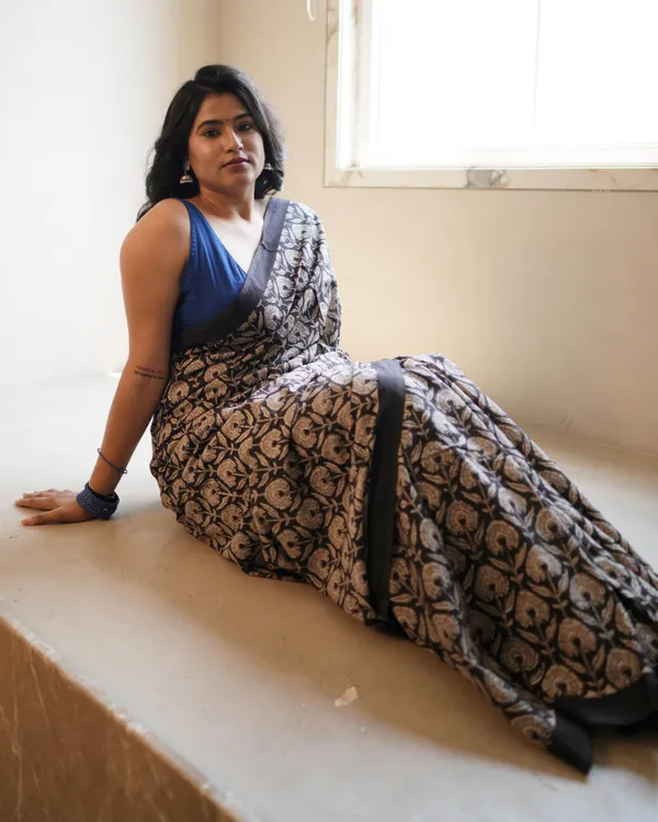 Black_Cotton_Jaal_Printed_Mul_Saree_With_Tassels_For_Women